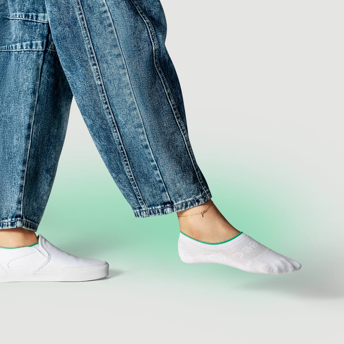 Active Mid-cut Bamboo No Show Socks | White w/ Green Line