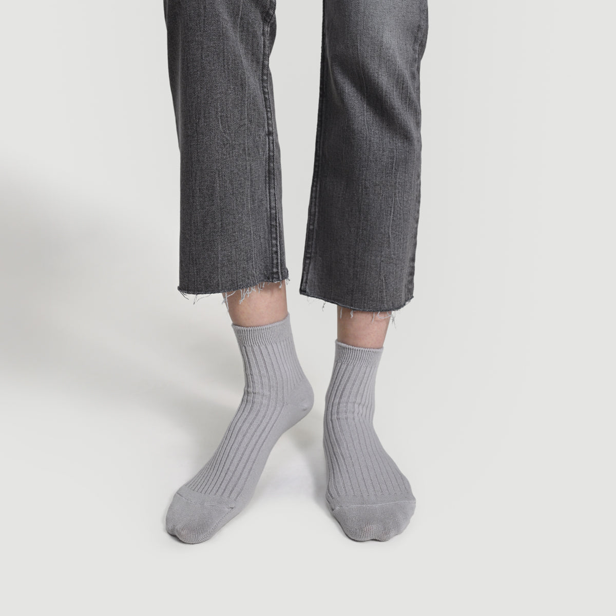 Everywear Refined Ribbed Ankle Socks | GRAY