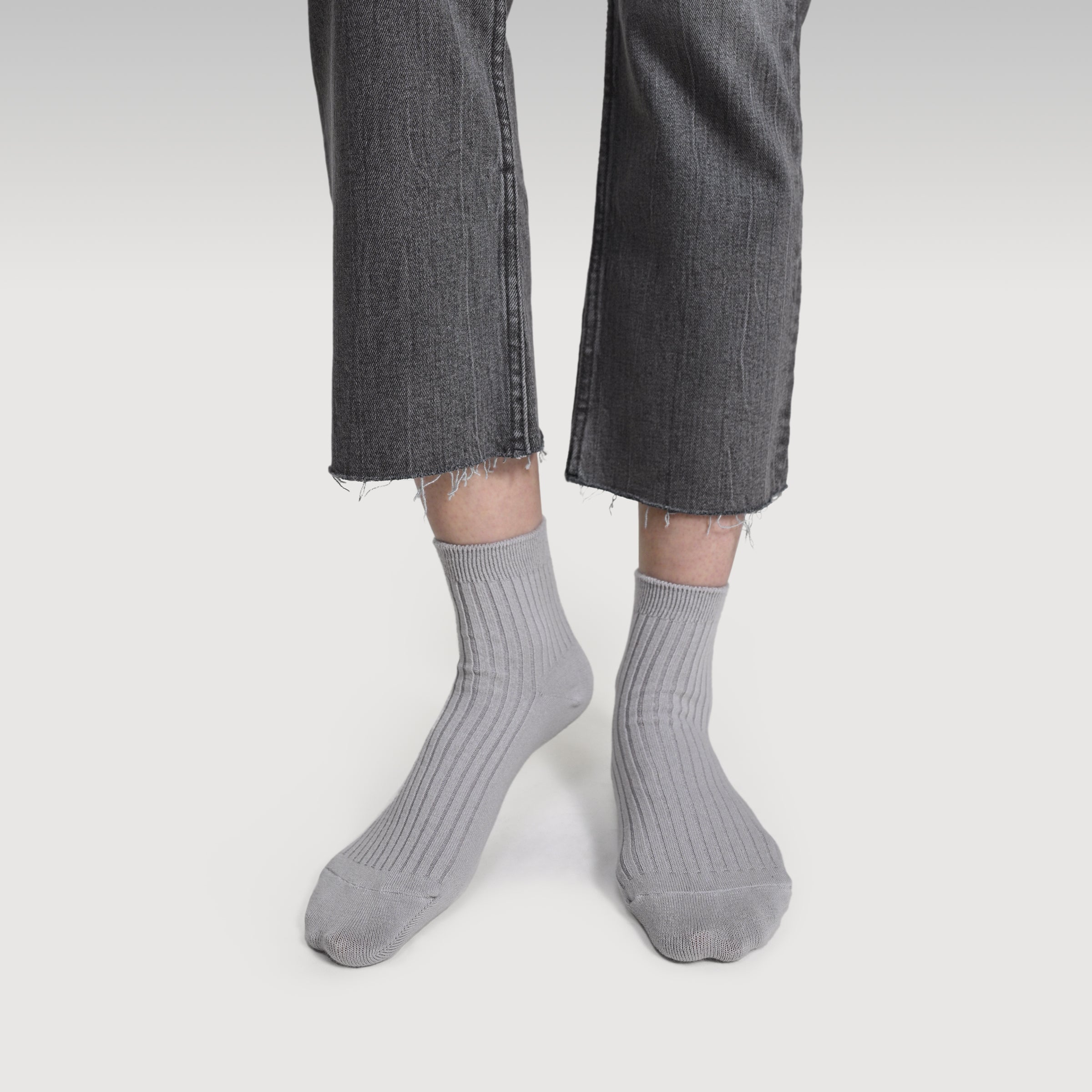 Everywear Refined Ribbed Ankle Socks | GRAY